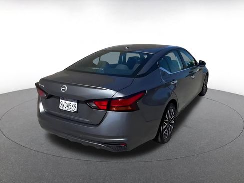 Used 2025 Nissan Altima 2.5 SV image 14