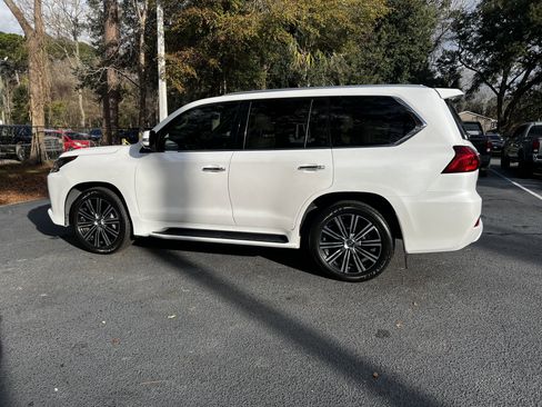 Used 2021 Lexus LX 570 4WD w/ 3rd Row & Luxury Pkg image 6