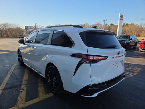 Used 2023 Toyota Sienna XSE image 7