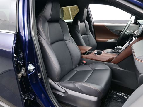 Used 2024 Toyota Venza XLE image 14