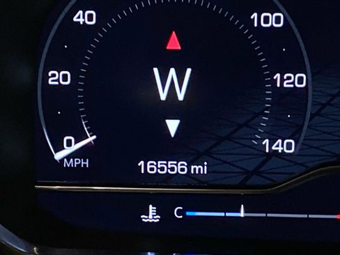 Used 2024 GMC Yukon XL AT4 w/ Technology Package image 25