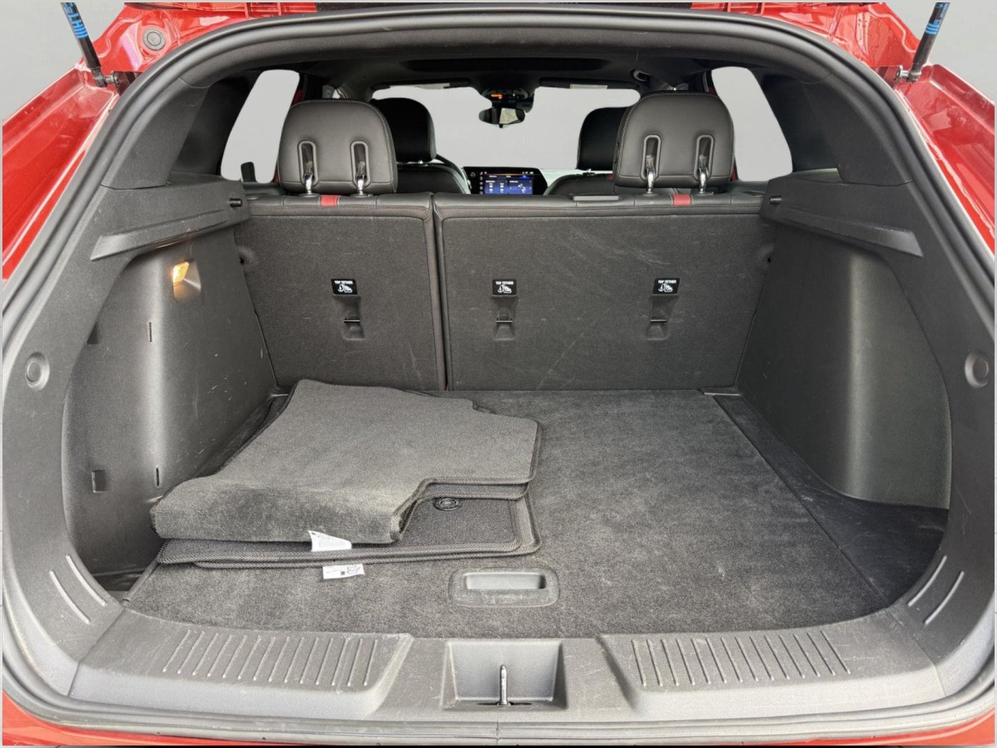 Used 2024 Chevrolet Trax RS w/ Sunroof Package FWD image 16