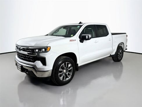 Used 2023 Chevrolet Silverado 1500 LT w/ Z71 Off-Road Package AWD/4WD image 5