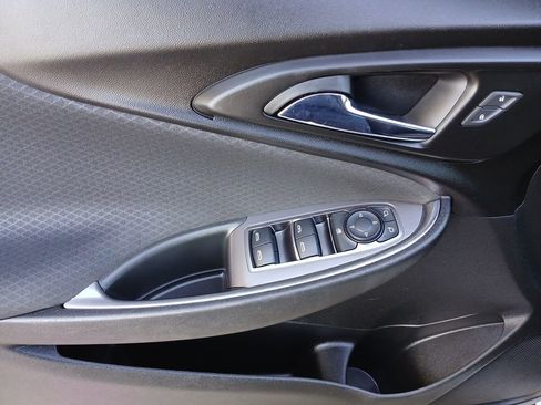 Used 2018 Chevrolet Malibu LT image 23