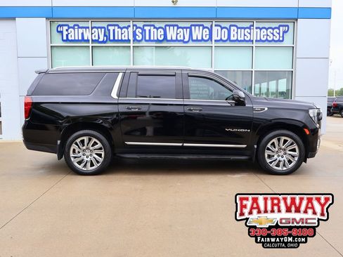 Used 2021 GMC Yukon XL SLT w/ SLT Premium Package AWD/4WD image 1