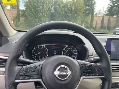 Used 2025 Nissan Altima 2.5 SV image 28