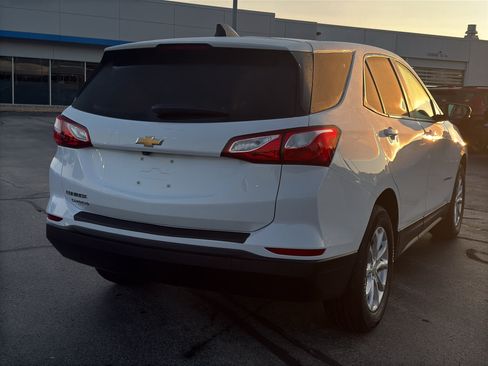Used 2020 Chevrolet Equinox LS w/ LS Convenience Package FWD image 5
