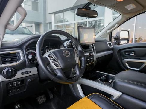 Used 2018 Nissan Titan PRO-4X w/ Pro-4x Convenience Package image 30