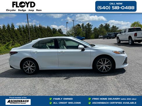 Used 2024 Toyota Camry XLE w/ Navigation Package FWD image 2