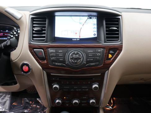 Used 2017 Nissan Pathfinder Platinum image 21