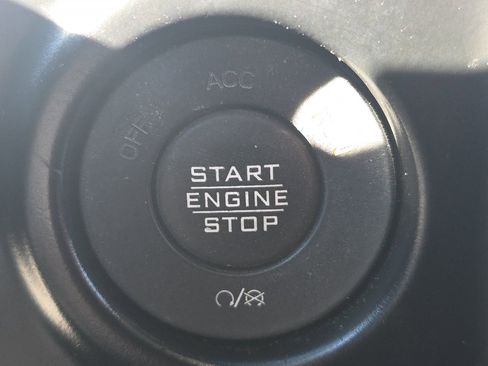 Used 2023 Jeep Wrangler Sahara image 22