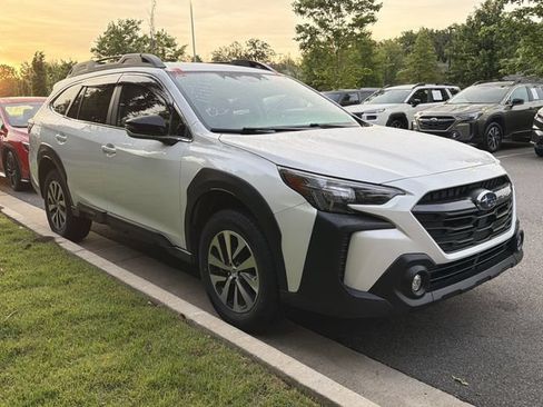 Certified 2025 Subaru Outback Premium AWD/4WD image 6