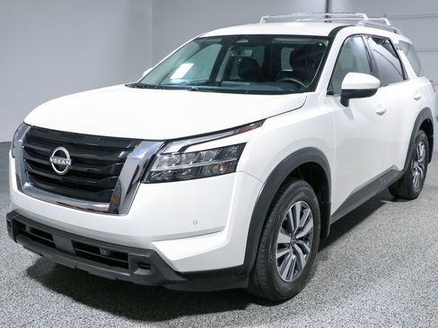 Used 2024 Nissan Pathfinder SL FWD image 33