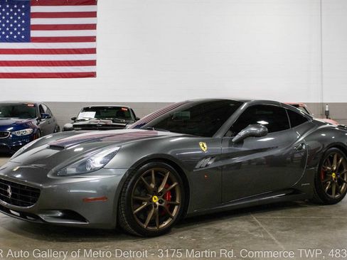 Used 2010 Ferrari California RWD image 3