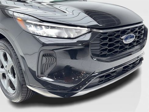 Used 2023 Ford Escape ST-Line image 3
