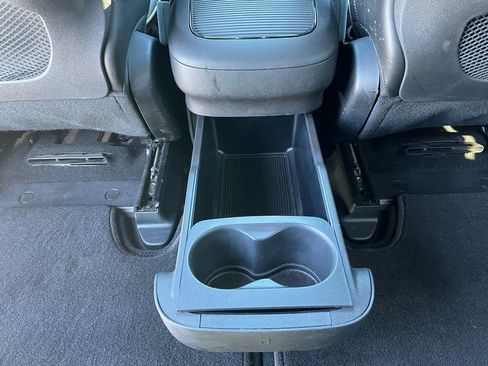 Used 2025 Chrysler Pacifica Limited image 55