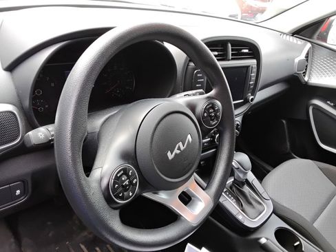 Used 2022 Kia Soul LX FWD image 8