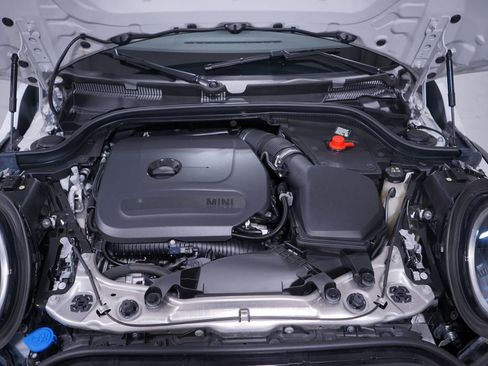 Used 2025 MINI Cooper 2-Door Hardtop image 19