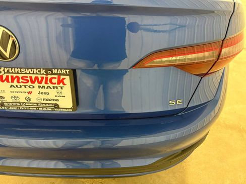 Certified 2024 Volkswagen Jetta SE w/ Panoramic Sunroof Package FWD image 18