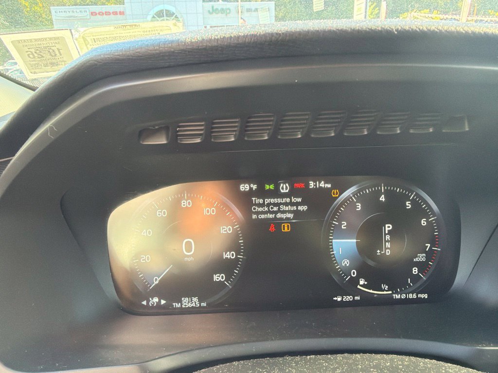 Used 2018 Volvo XC90 T5 Momentum w/ Convenience Package AWD/4WD image 24