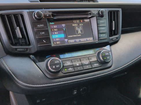 Used 2018 Toyota RAV4 XLE AWD/4WD image 28