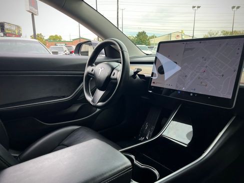Used 2018 Tesla Model 3 Long Range image 28