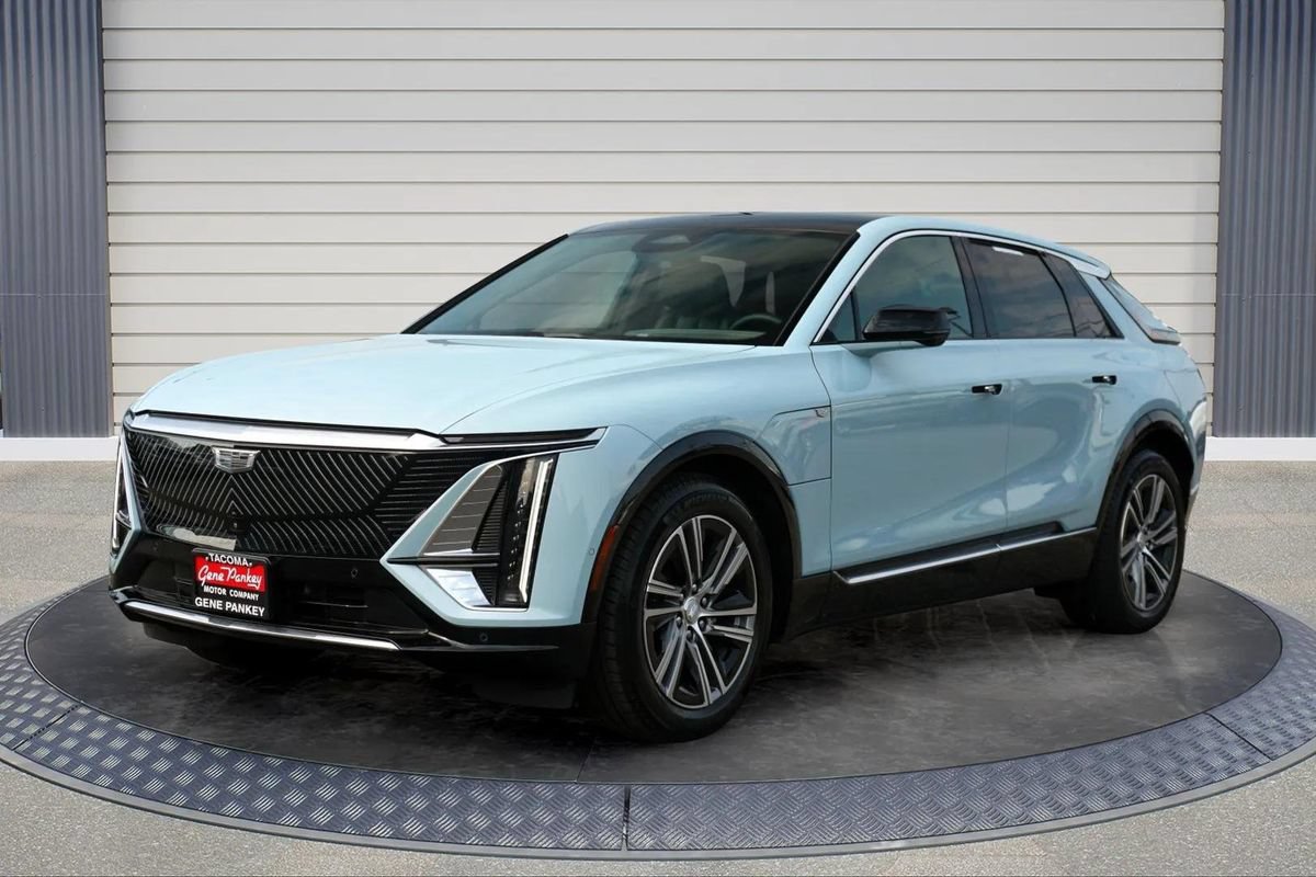 Used 2024 Cadillac Lyriq Luxury RWD image 3