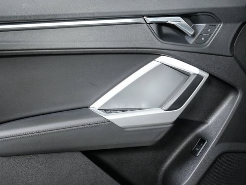 Used 2019 Audi Q3 2.0T Premium w/ Convenience Package image 6