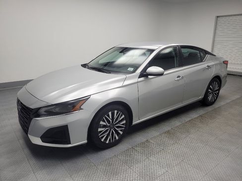 Used 2023 Nissan Altima 2.5 SV image 2