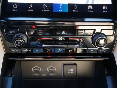 Used 2024 Jeep Grand Cherokee Limited image 33