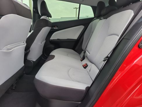 Used 2022 Toyota Prius LE FWD image 11
