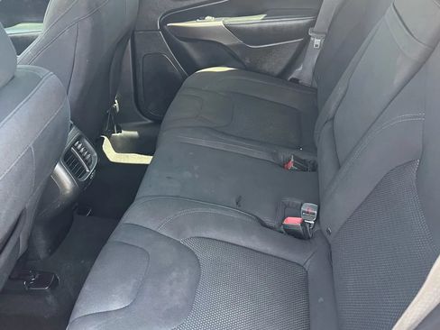 Used 2019 Jeep Cherokee Latitude w/ Popular Appearance Group FWD image 6