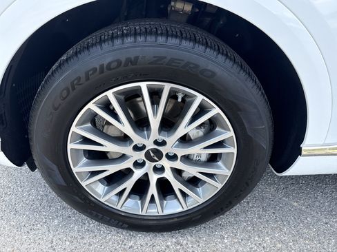 Used 2025 Genesis GV80 2.5T Standard AWD/4WD image 12
