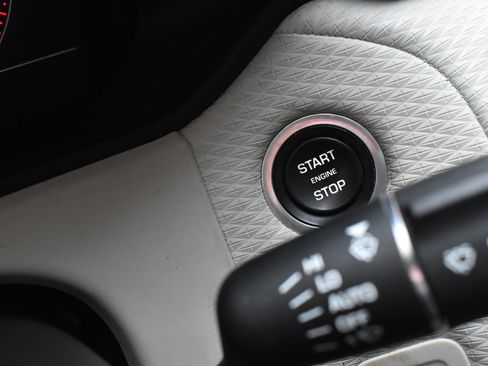 Used 2020 Land Rover Range Rover Velar R-Dynamic S image 32