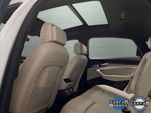 Used 2024 Audi Q8 e-tron Premium image 22