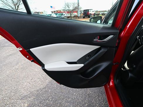 Used 2018 MAZDA MAZDA3 Grand Touring w/ Premium Equipment Package image 21