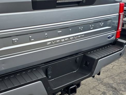 Used 2022 Ford F250 Platinum w/ FX4 Off-Road Package image 5