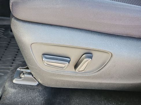 Used 2023 Toyota Highlander LE image 17