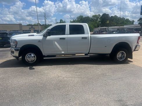 Used 2024 RAM 3500 Tradesman w/ Chrome Appearance Group AWD/4WD image 5