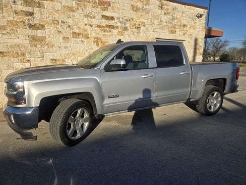 Used 2018 Chevrolet Silverado 1500 LT w/ Texas Edition image 2