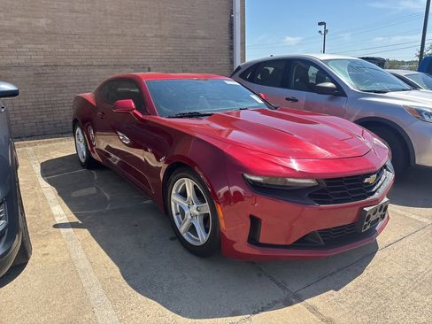 Used 2019 Chevrolet Camaro LT w/ Technology Package RWD image 3
