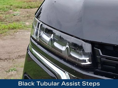 Used 2024 Chevrolet Suburban Z71 w/ Luxury Package AWD/4WD image 29