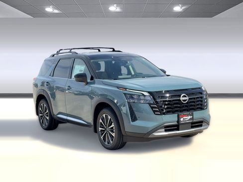 New 2026 Nissan Pathfinder Platinum image 7