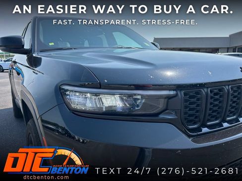 Used 2025 Jeep Grand Cherokee Altitude AWD/4WD image 8