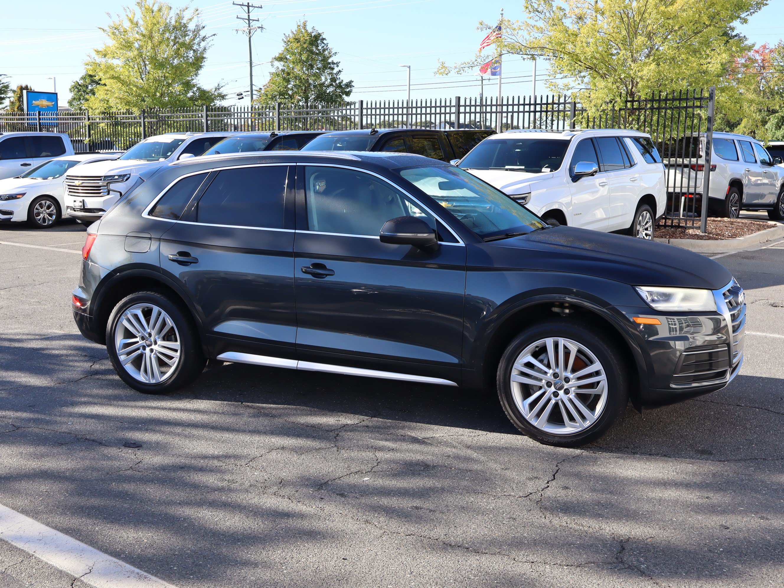 Used 2019 Audi Q5 2.0T Premium Plus w/ Premium Plus Package AWD/4WD image 2