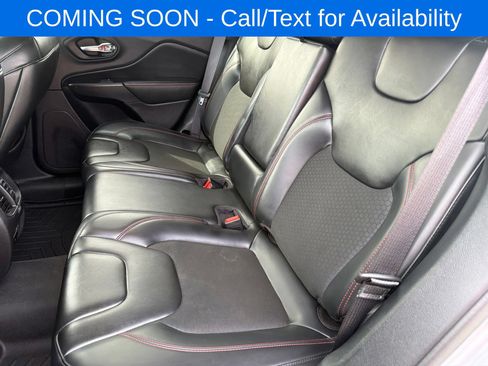 Used 2020 Jeep Cherokee Trailhawk AWD/4WD image 9