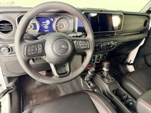 Used 2024 Jeep Wrangler Unlimited Rubicon AWD/4WD image 4