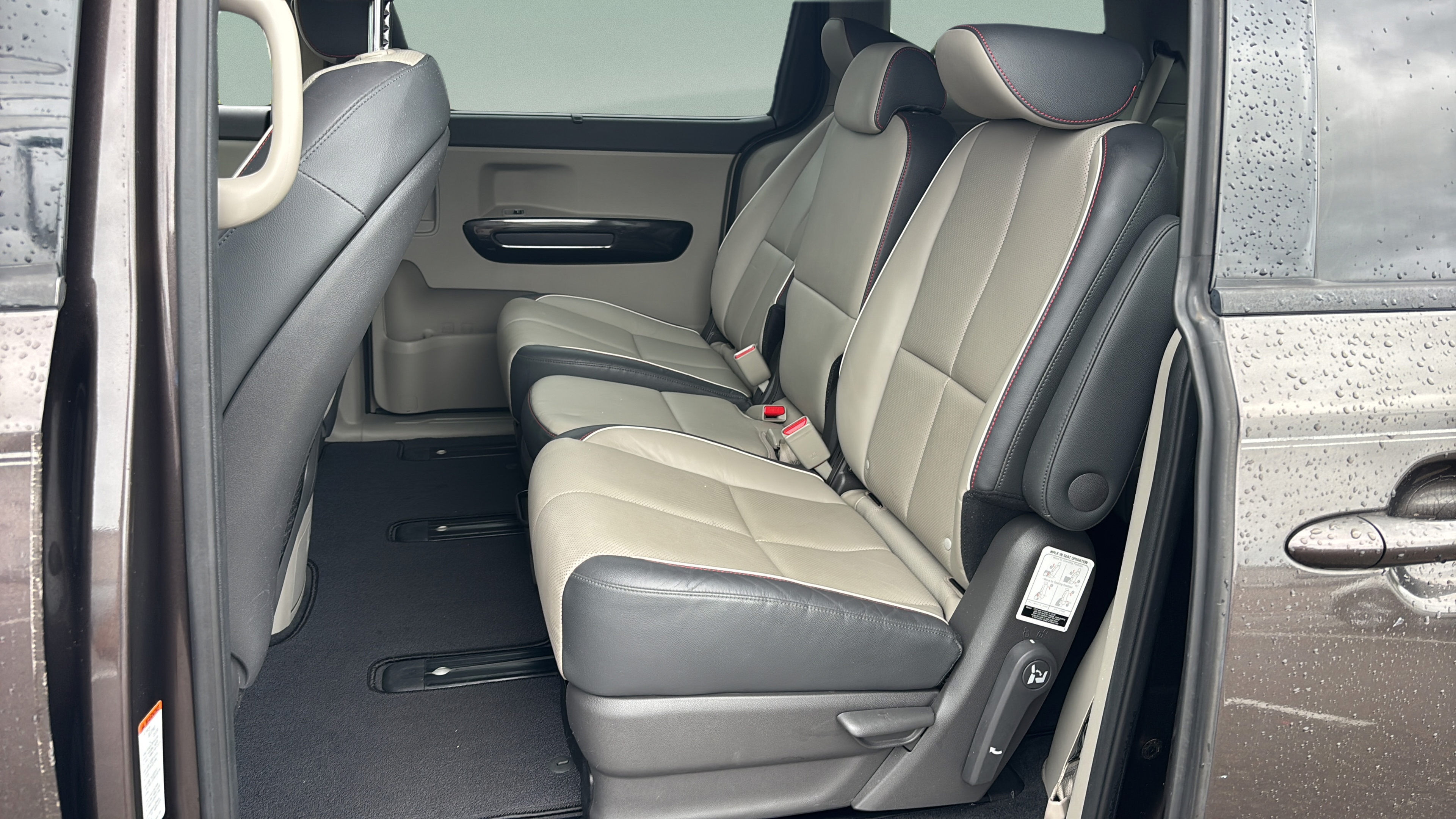 Used 2018 Kia Sedona EX FWD image 10