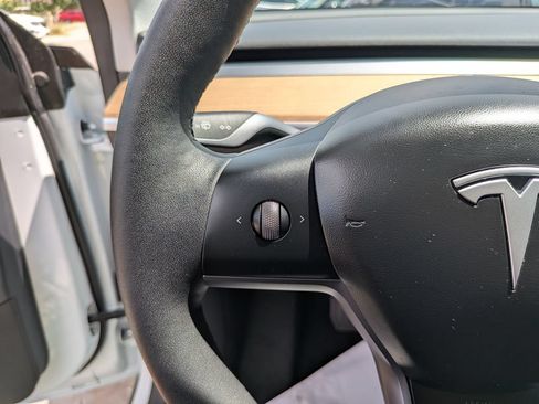 Used 2024 Tesla Model Y Long Range AWD/4WD image 29