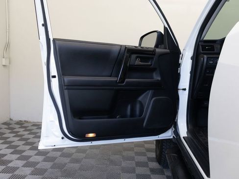 Used 2015 Toyota 4Runner TRD Pro AWD/4WD image 17